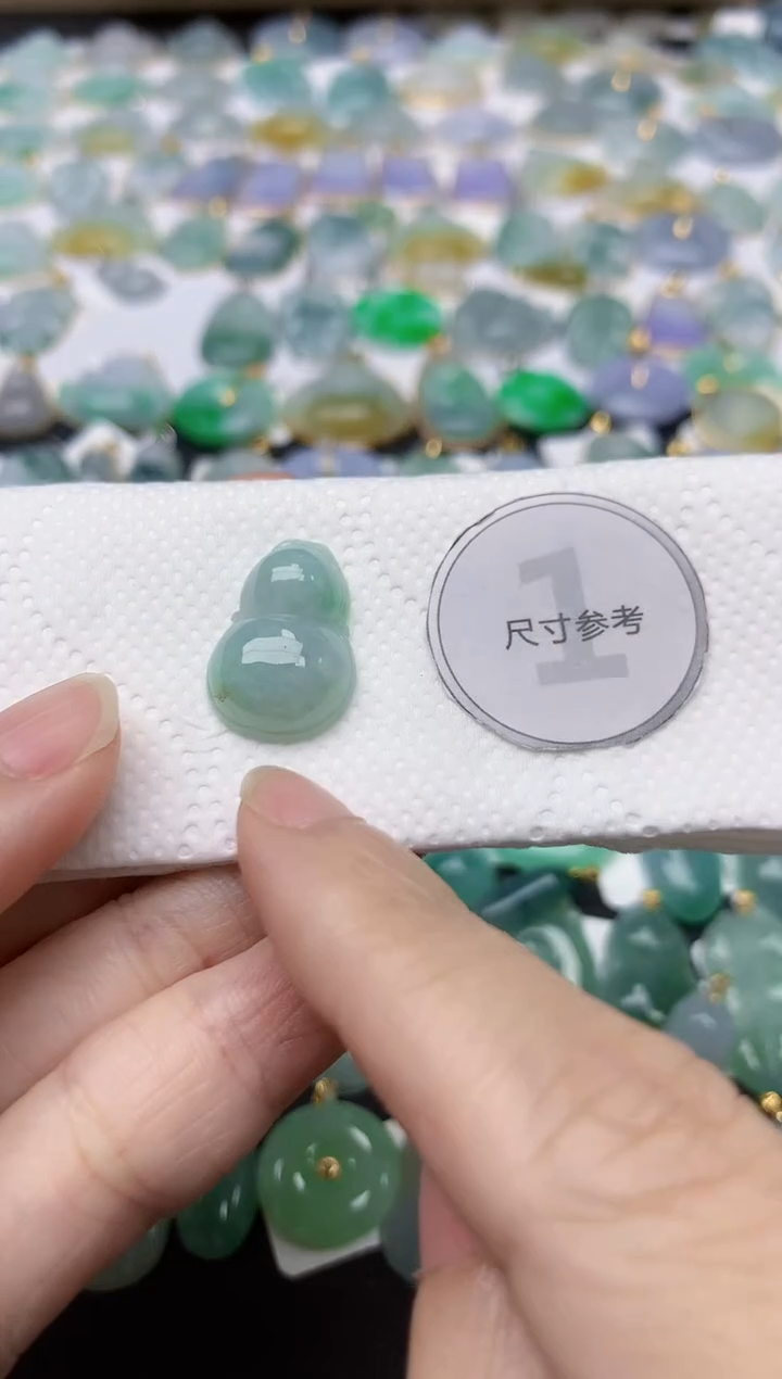 翡翠未镶嵌颈饰天然缅甸A货翡翠