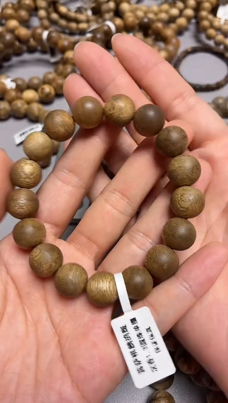 沉香手串菩萨棋圆珠单圈1.3虫漏多样性发其一