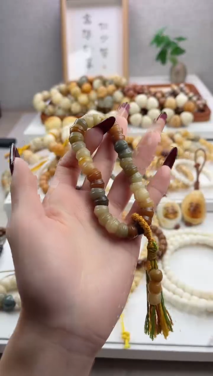 【闪购商品】菩提根/象牙果手串干磨铃铛肠10mm流苏款