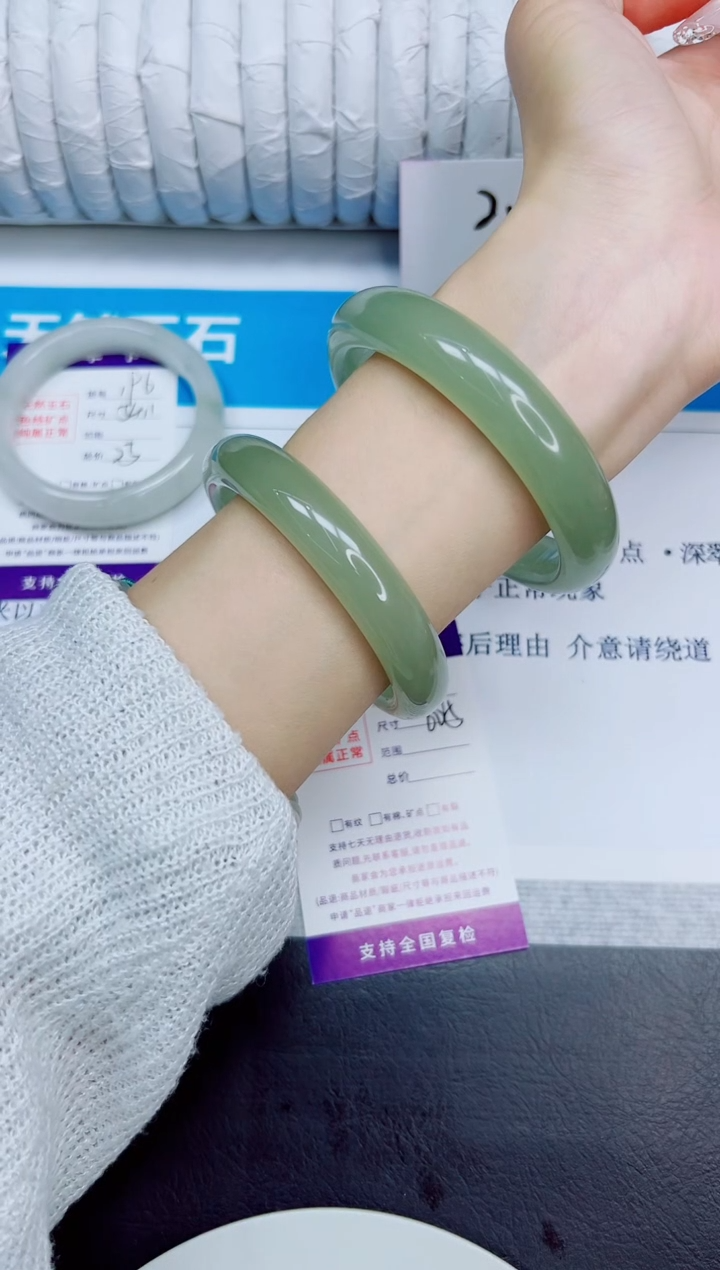 未镶嵌手镯石英质玉197/60