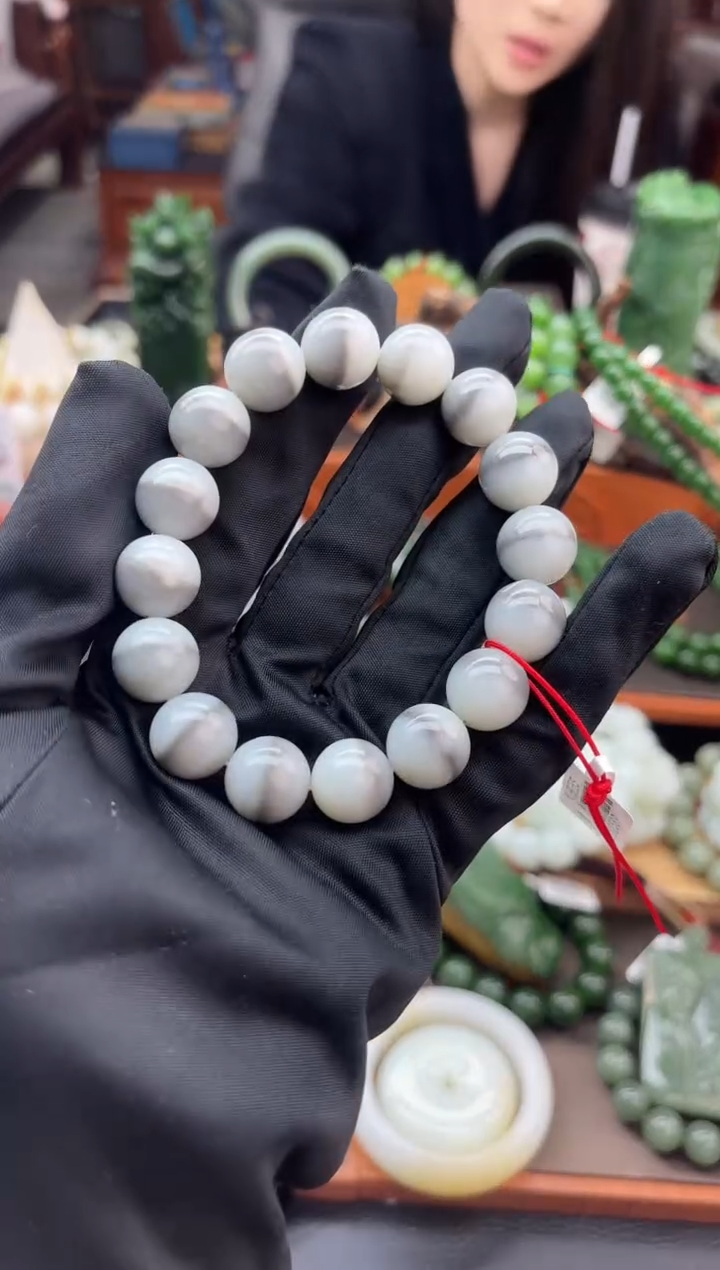 未镶嵌手串和田玉董小姐推荐 多样性发货 拍一发一qh14