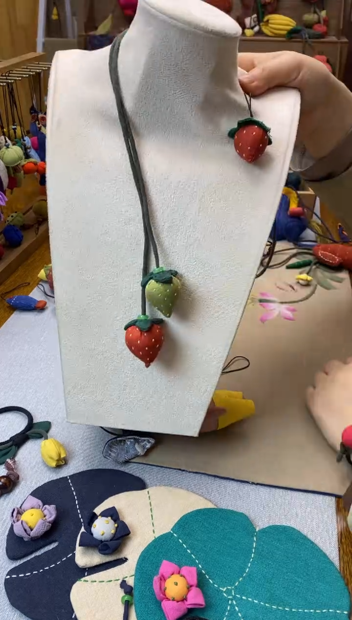 布艺草莓项链 +草莓手机挂