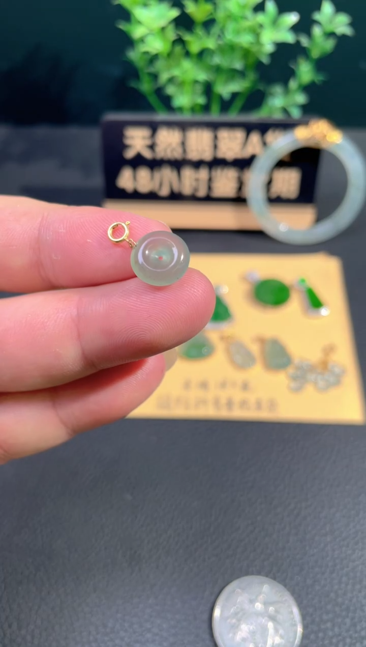 颈饰18K金镶嵌翡翠翡翠