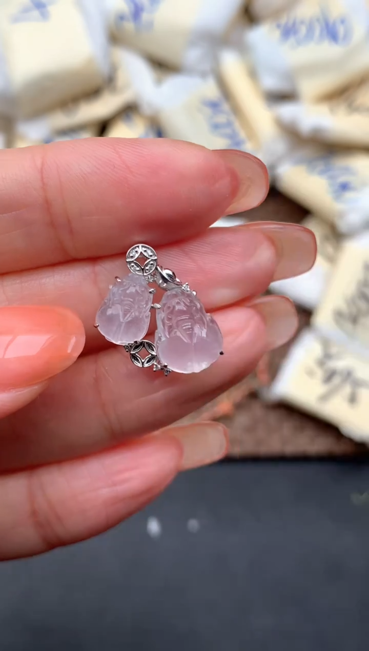 18K金镶嵌挂件翡翠1