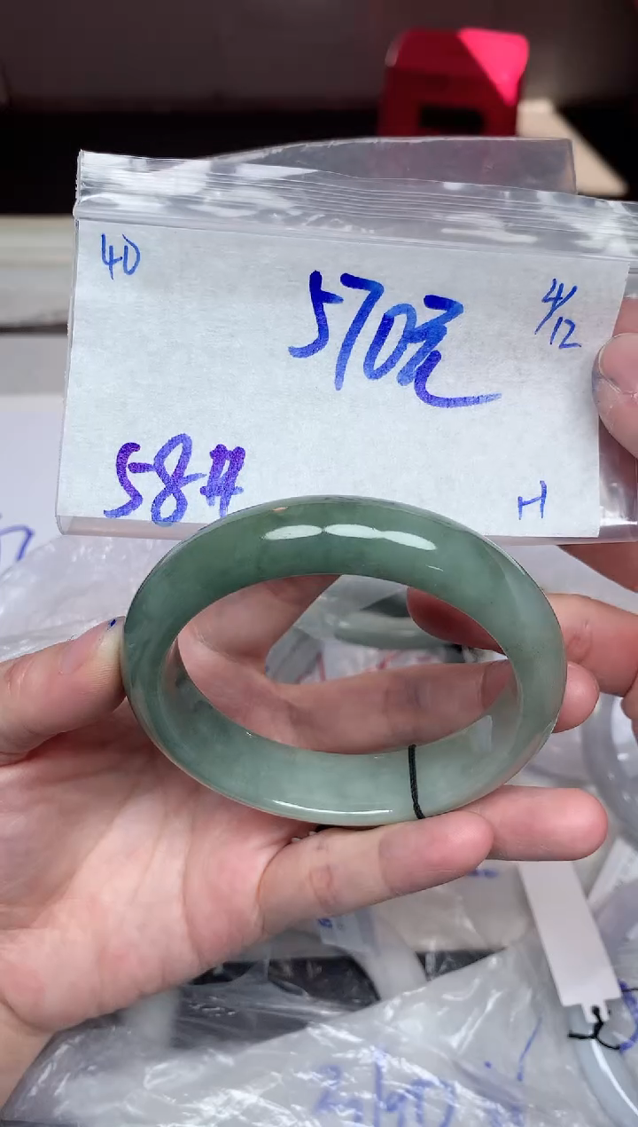未镶嵌定制翡翠40毛货需精细抛光手镯拍一发一