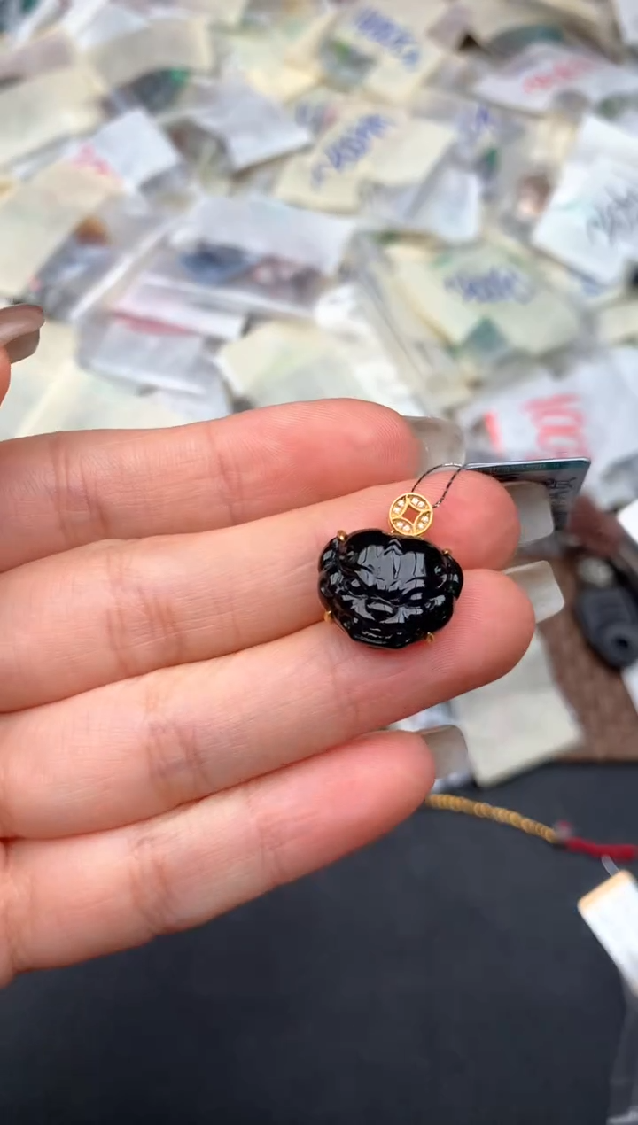 18K金镶嵌挂件翡翠一