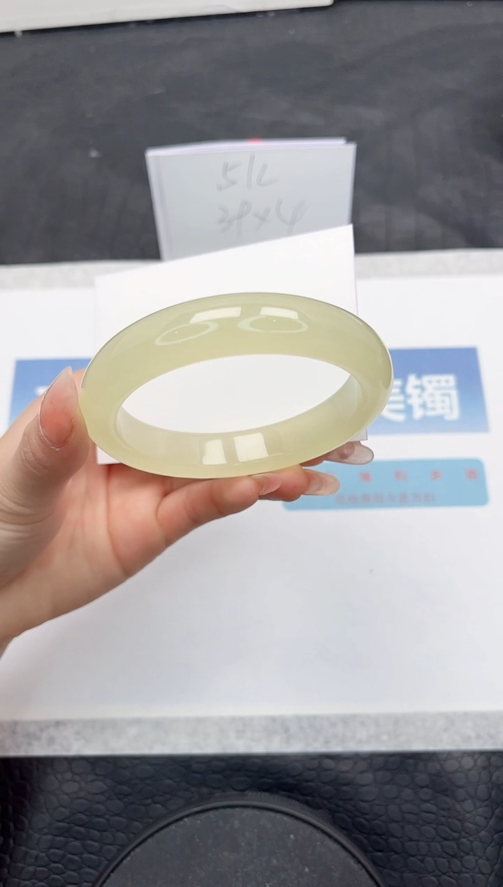 【闪购商品】石英质玉手镯未镶嵌A111-62