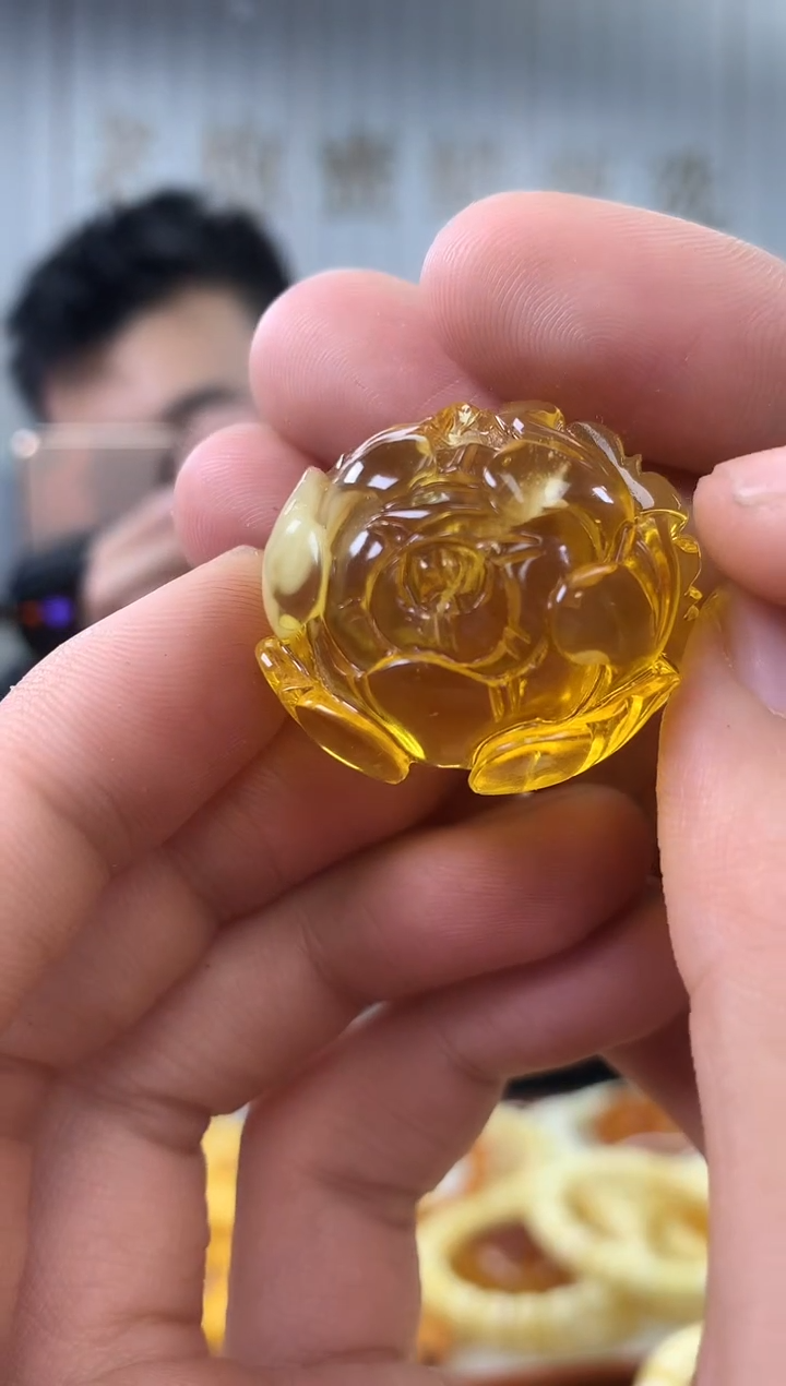 【闪购商品】琥珀裸石未镶嵌吊坠