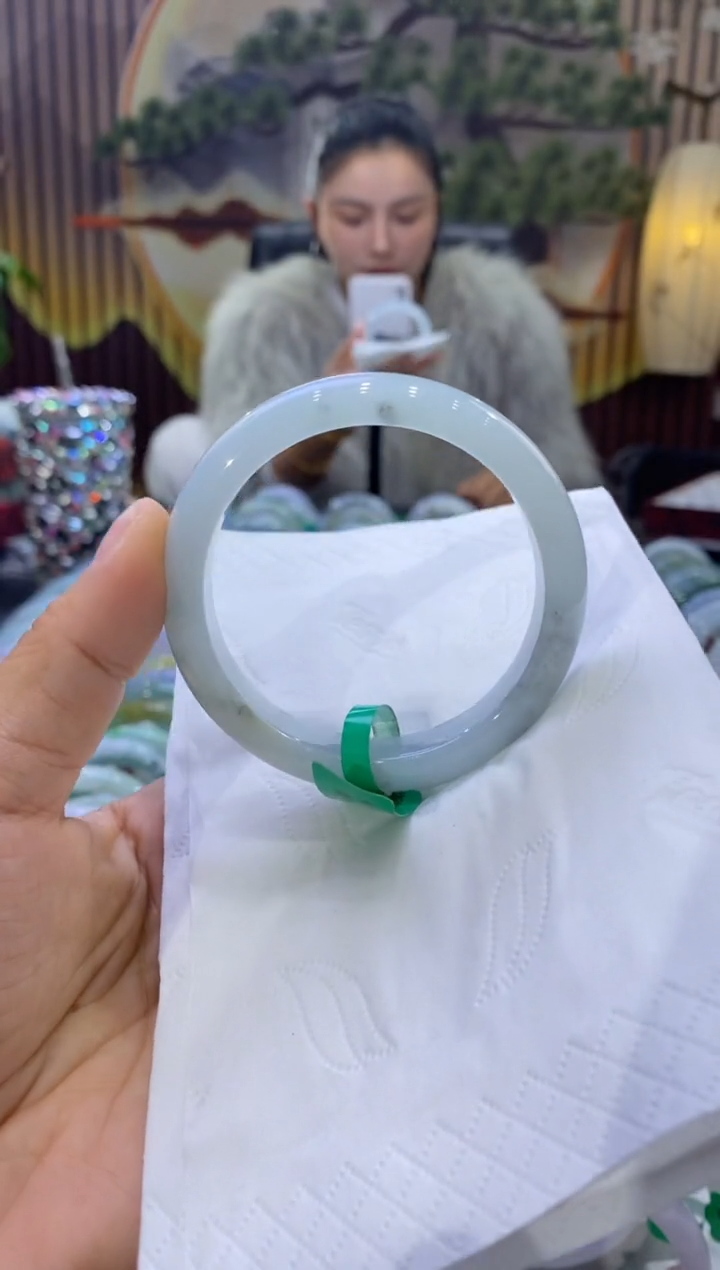 【闪购商品】翡翠手镯未镶嵌多人004435