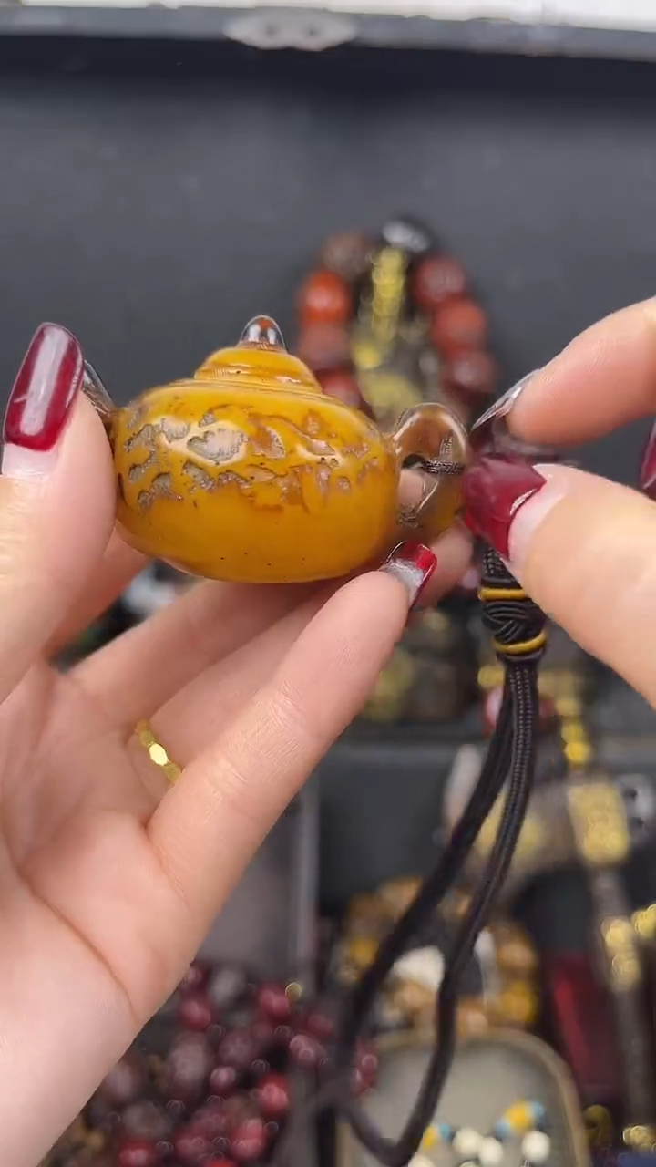 【闪购商品】蜜蜡颈饰未镶嵌把把壶