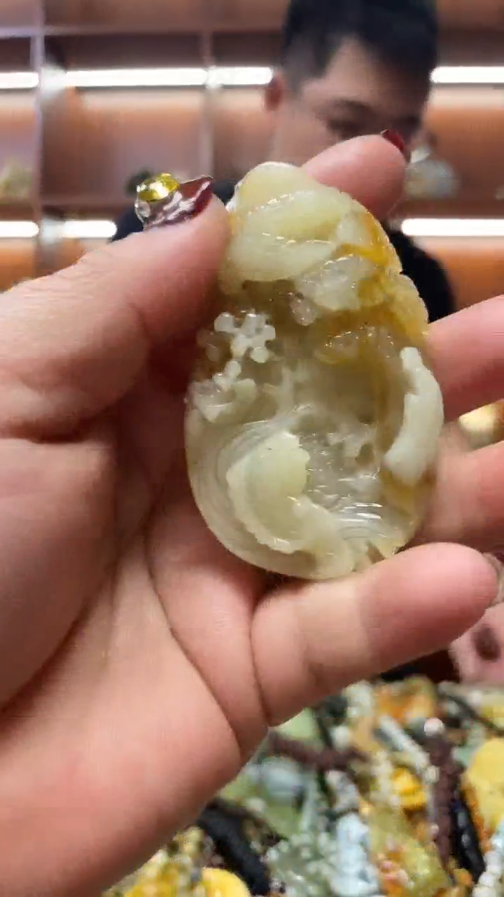 未镶嵌蛇纹石玉吊坠      