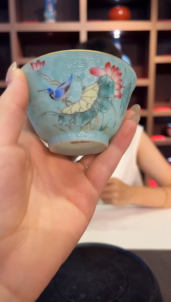 摆件粉彩扒花主人杯