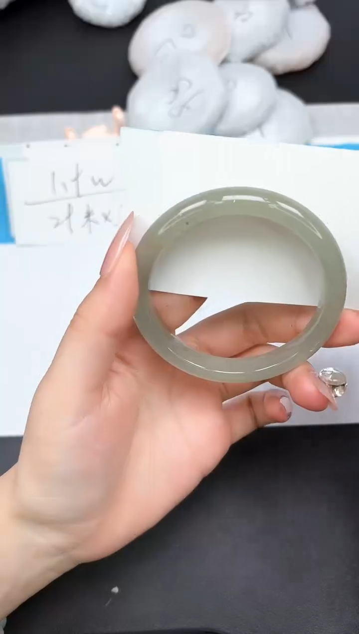 【闪购商品】石英质玉手镯未镶嵌131-58.5