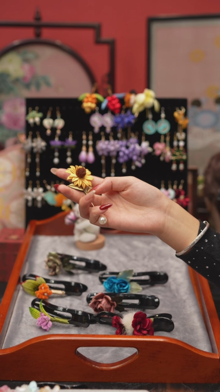 刺绣非遗绒花手工饰品