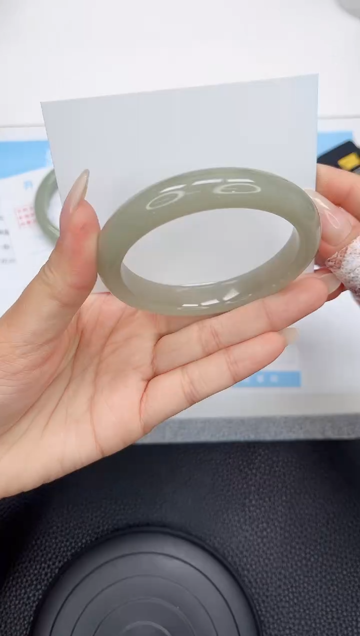 石英质玉手镯未镶嵌a19-57.7