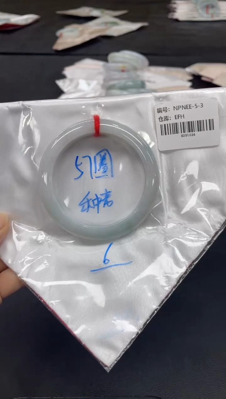 未镶嵌手镯翡翠翡翠手镯