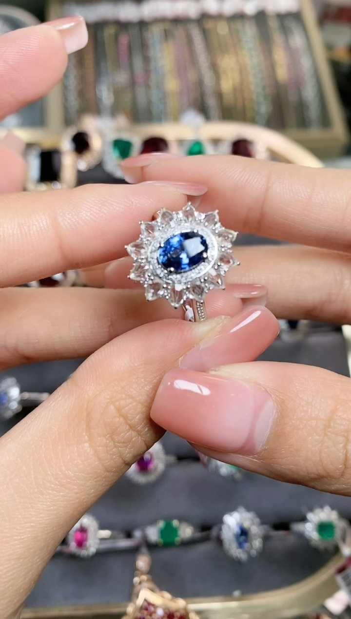 【闪购商品】蓝宝石戒指18K金镶嵌一个