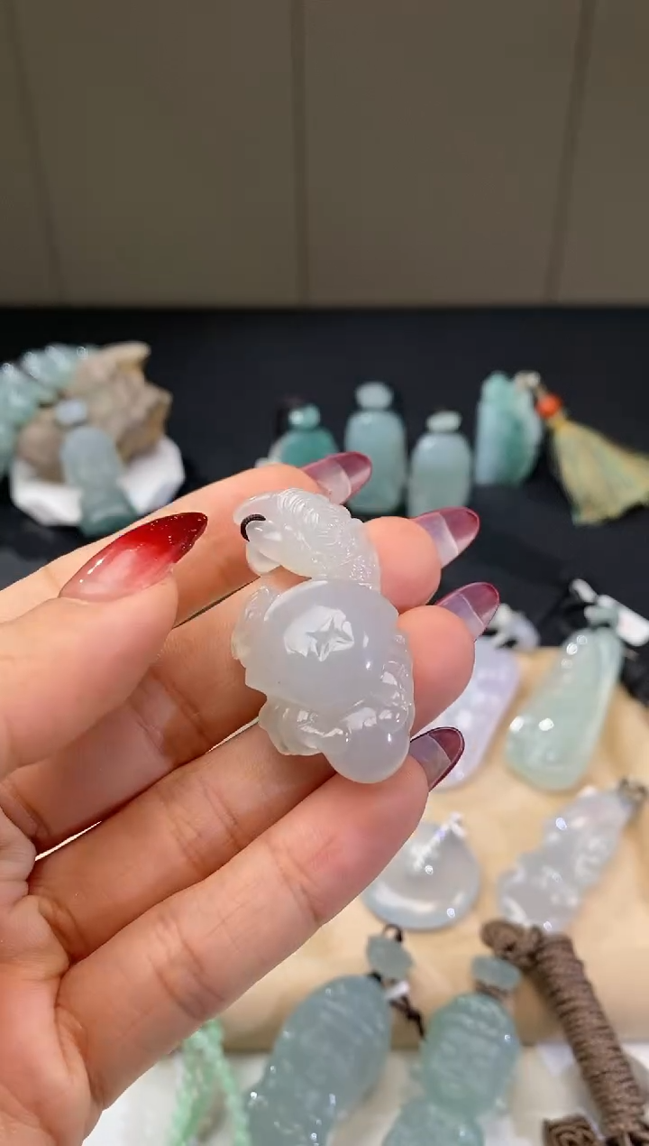 【闪购商品】翡翠颈饰未镶嵌吊坠