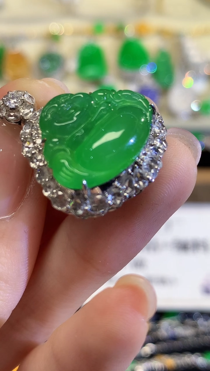 吊坠(不含链)18K金镶嵌翡翠?****?多样性发其一