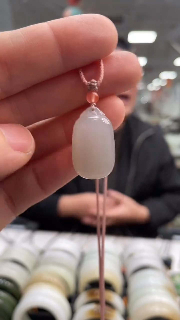 颈饰未镶嵌和田玉烟紫无事牌吊坠随机发一件