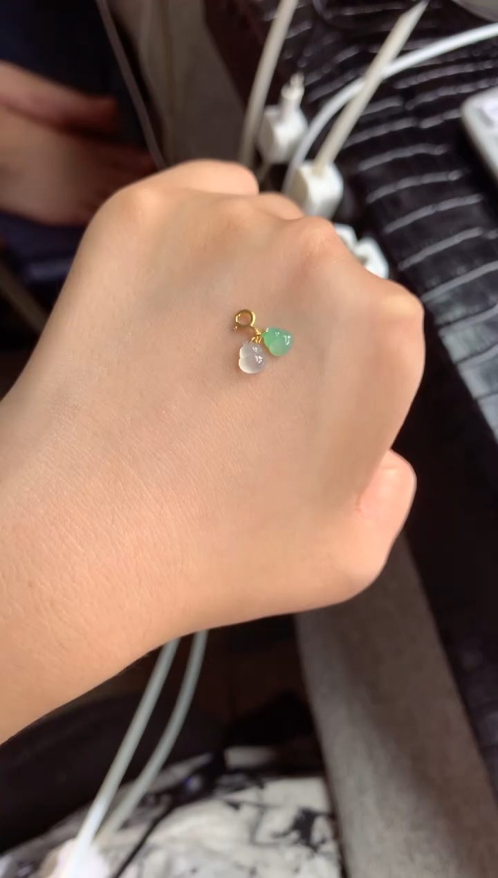 翡翠18K金镶嵌颈饰一**风翡翠