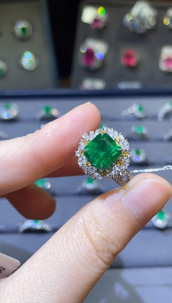 【闪购商品】祖母绿戒指18K金镶嵌3.15ct/吉尔德