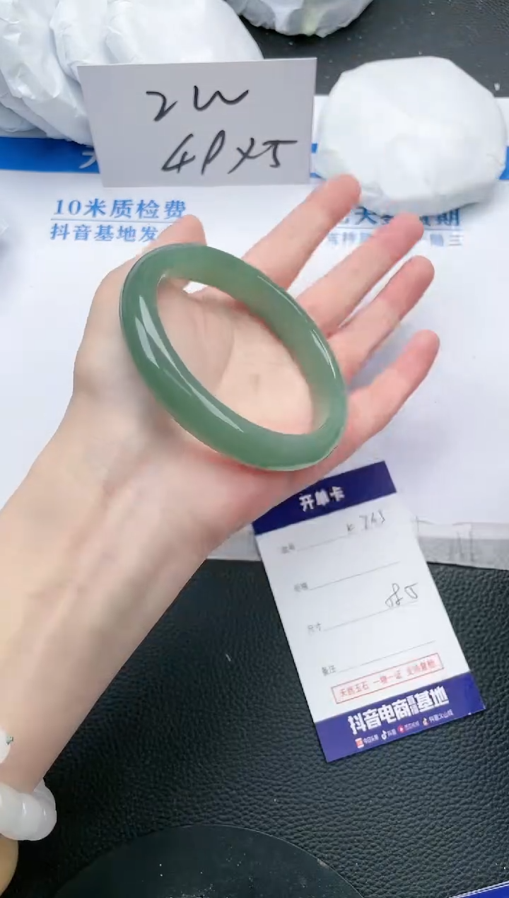 【闪购商品】石英质玉手镯未镶嵌K765