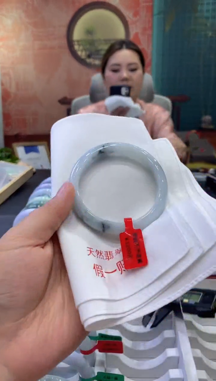 【闪购商品】翡翠手镯未镶嵌多人0003555