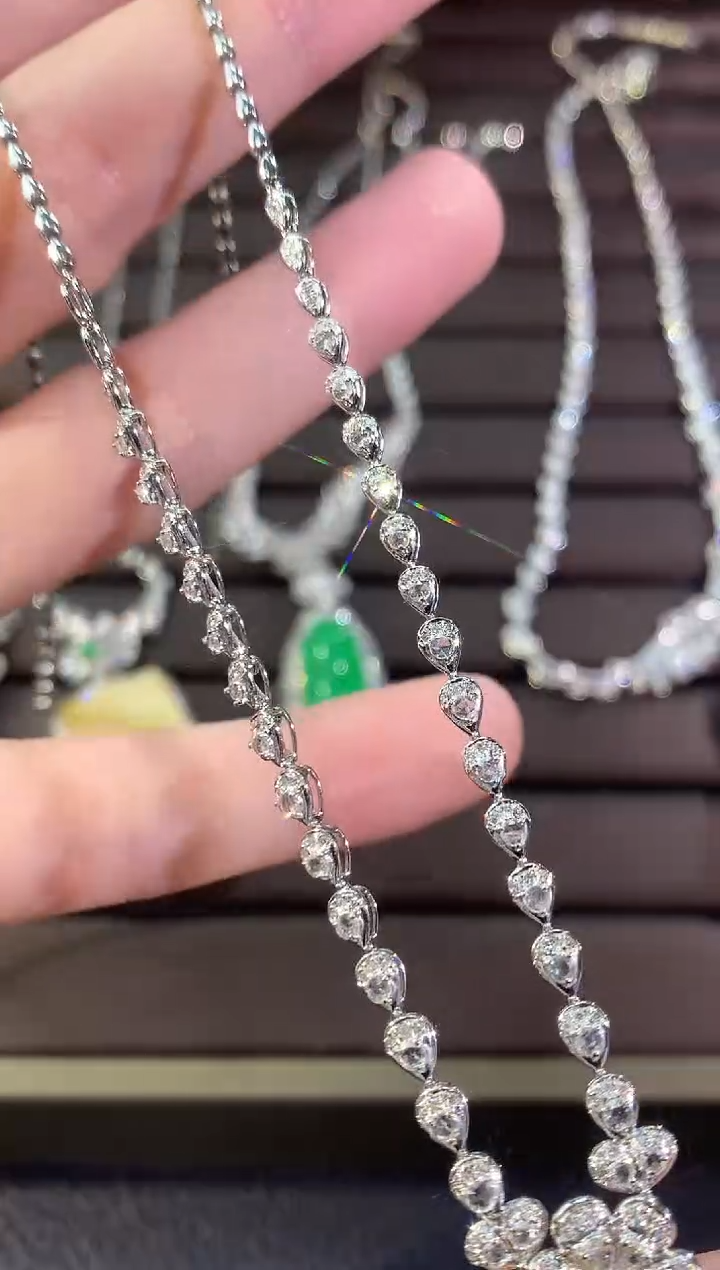 18K金镶嵌项链天然钻石冬日珠宝多样性发货一件Q19