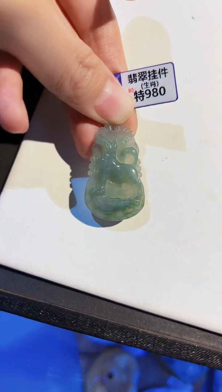 【闪购商品】翡翠颈饰未镶嵌狗