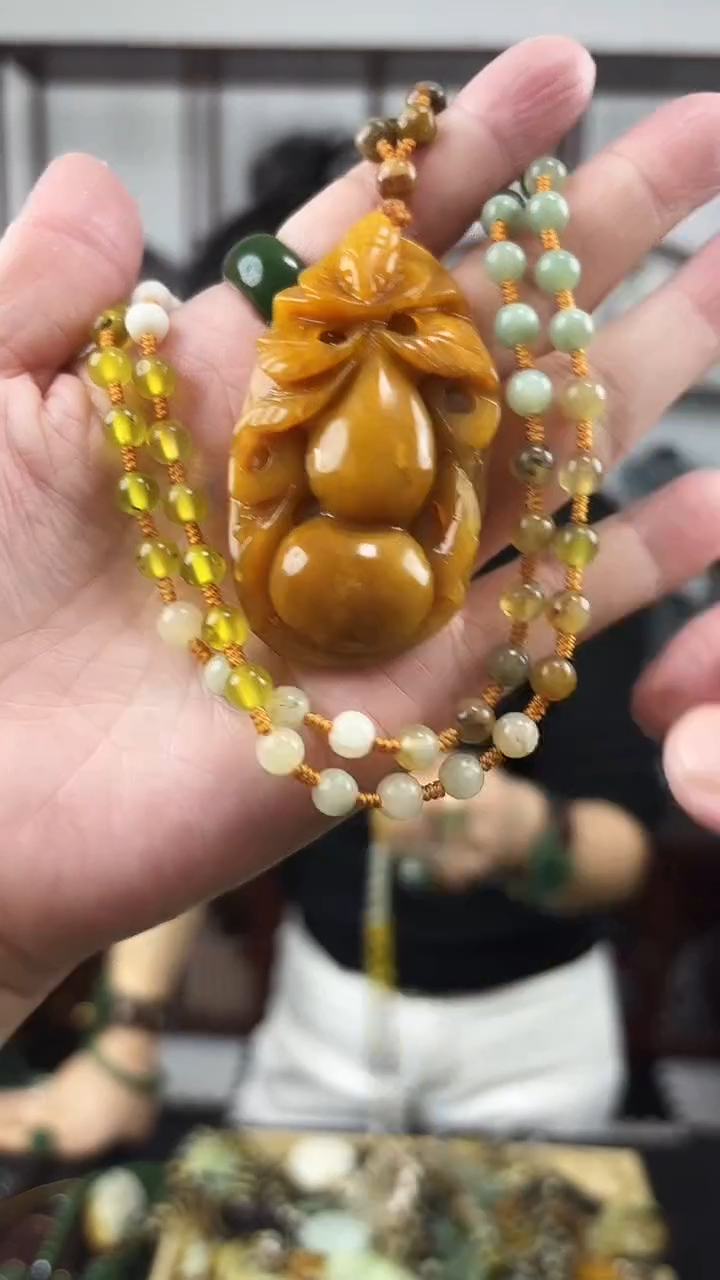 未镶嵌岫玉颈饰1