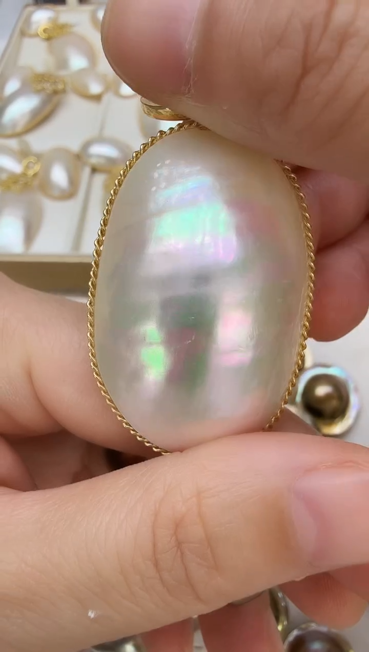 铜合金无有边白色吊坠