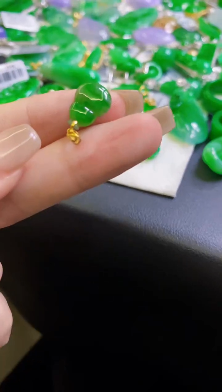 【闪购商品】定制翡翠18K金镶嵌吊坠