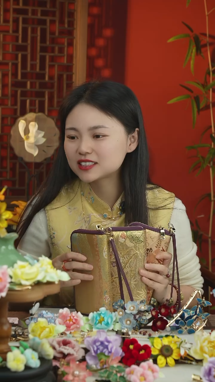 刺绣钱包随机发一个