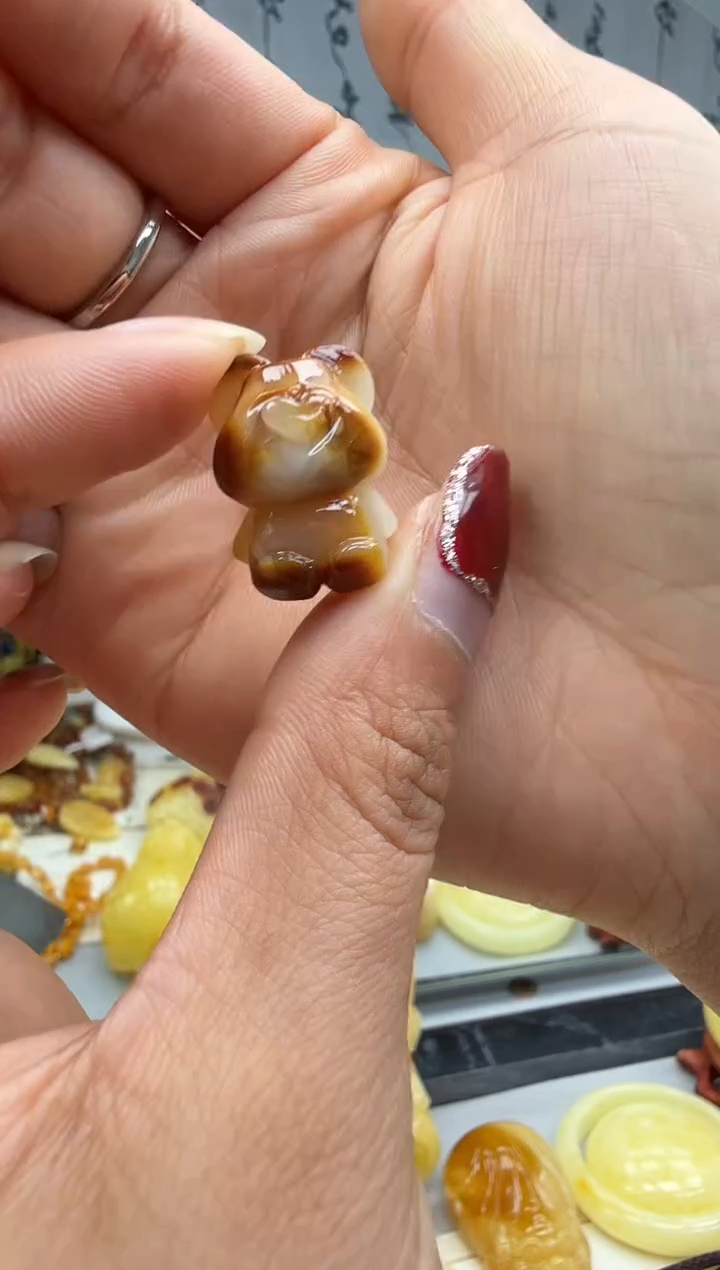 【闪购商品】琥珀裸石未镶嵌配饰