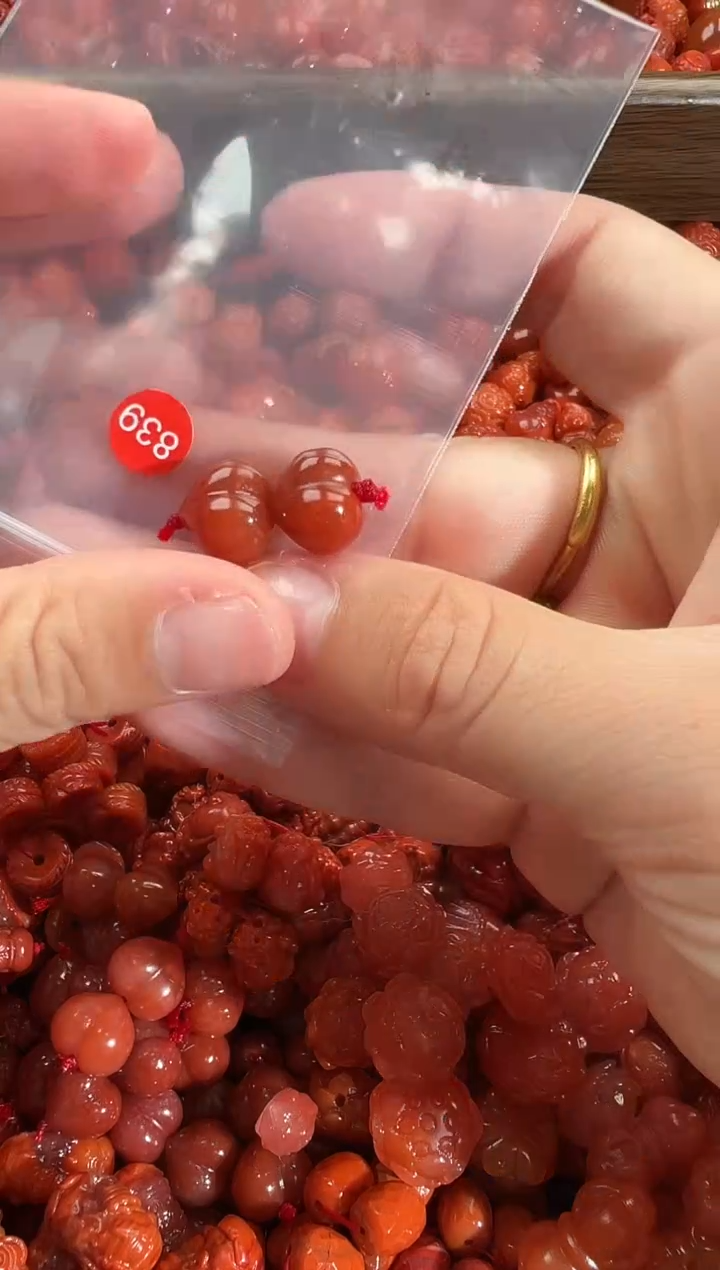 颈饰未镶嵌南红玛瑙1