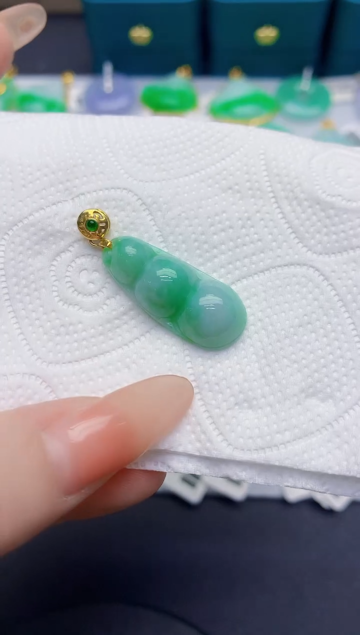 颈饰未镶嵌翡翠缅甸天然翡翠A货
