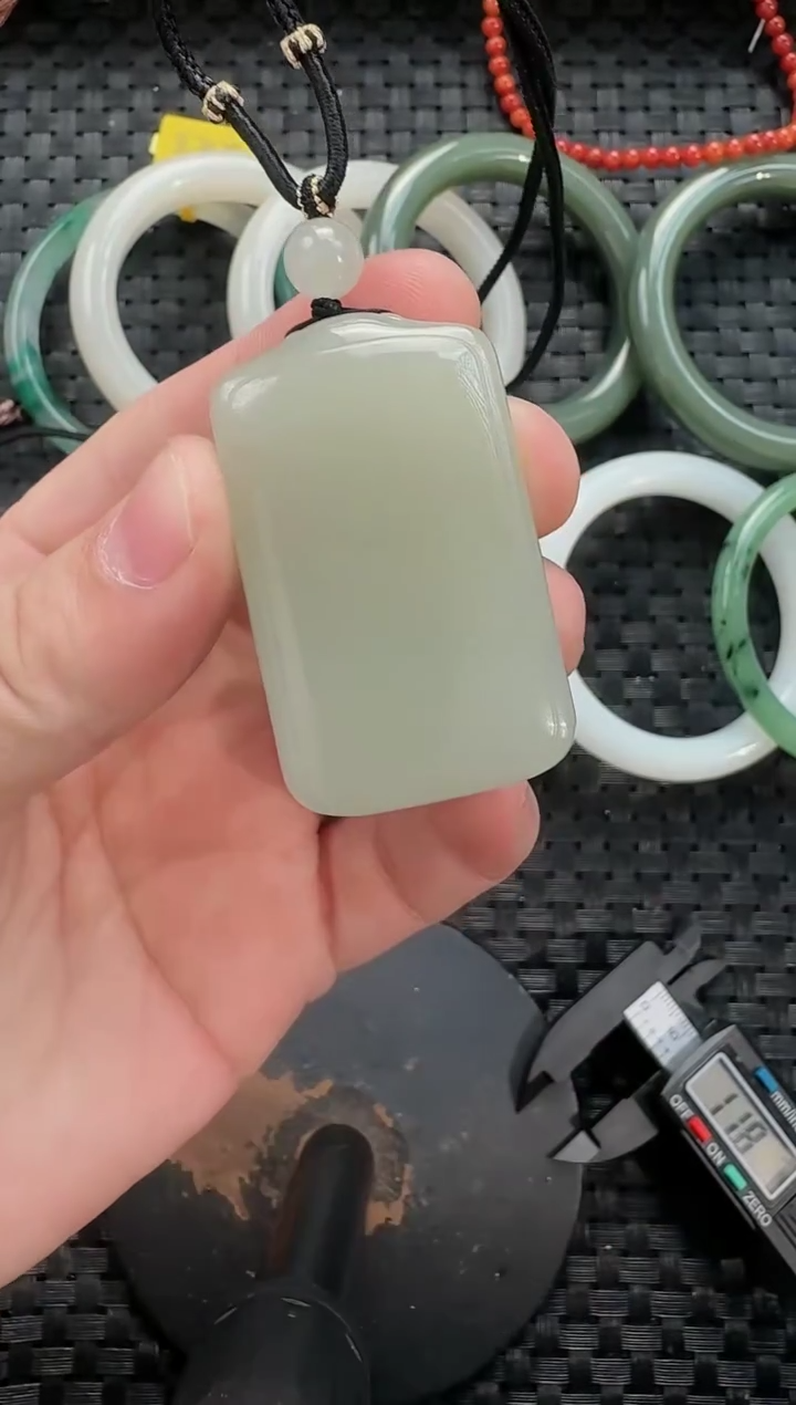 颈饰未镶嵌和田玉无事牌