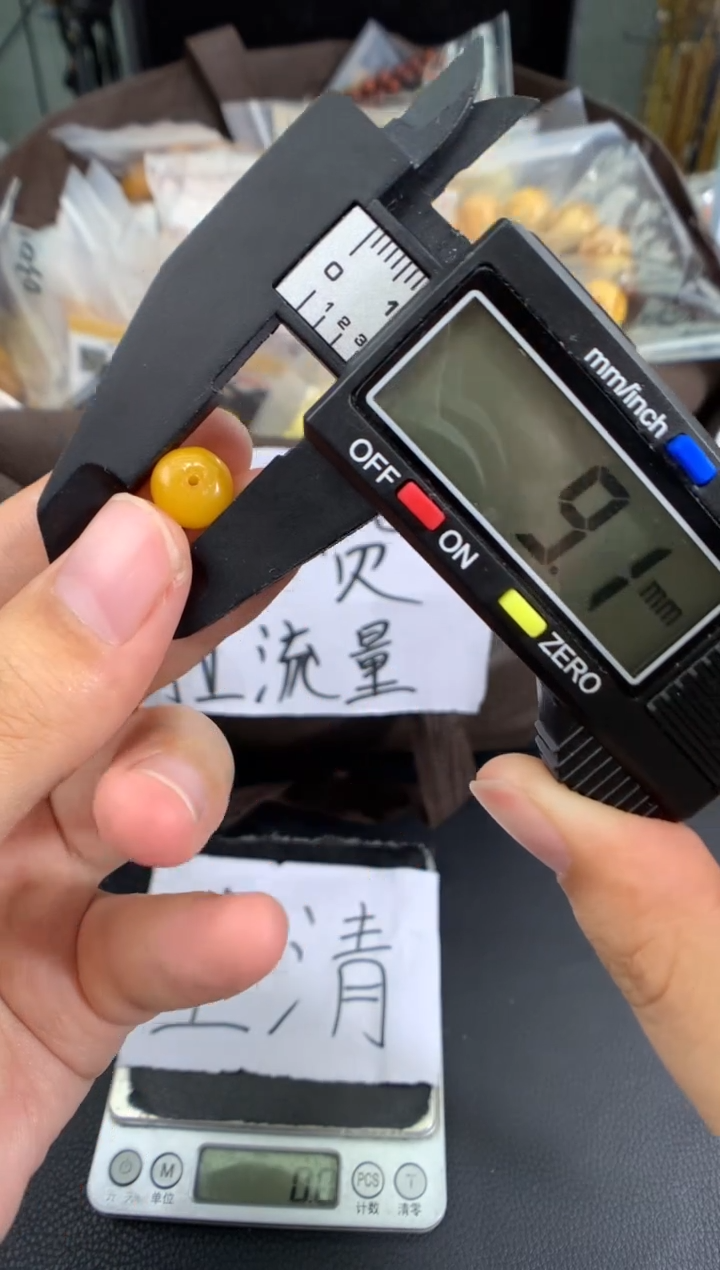 蜜蜡未镶嵌珠宝奇石56