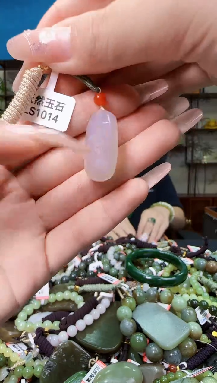 颈饰未镶嵌和田玉多样性发一