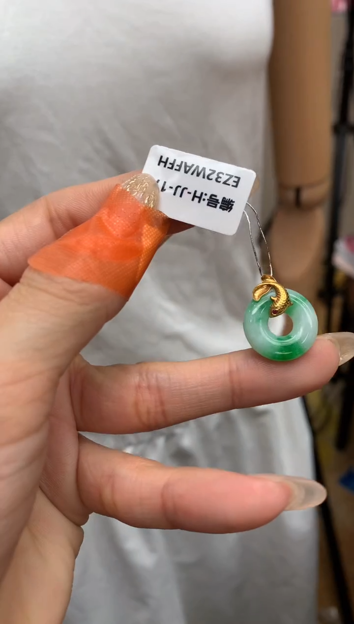 【闪购商品】翡翠颈饰18K金镶嵌甜甜圈