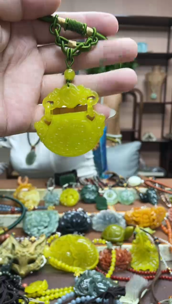 未镶嵌岫玉吊坠·