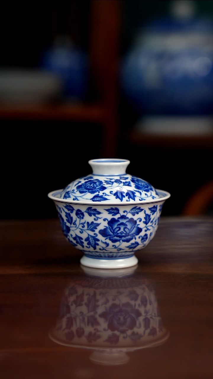 晓月窑青花缠枝牡丹