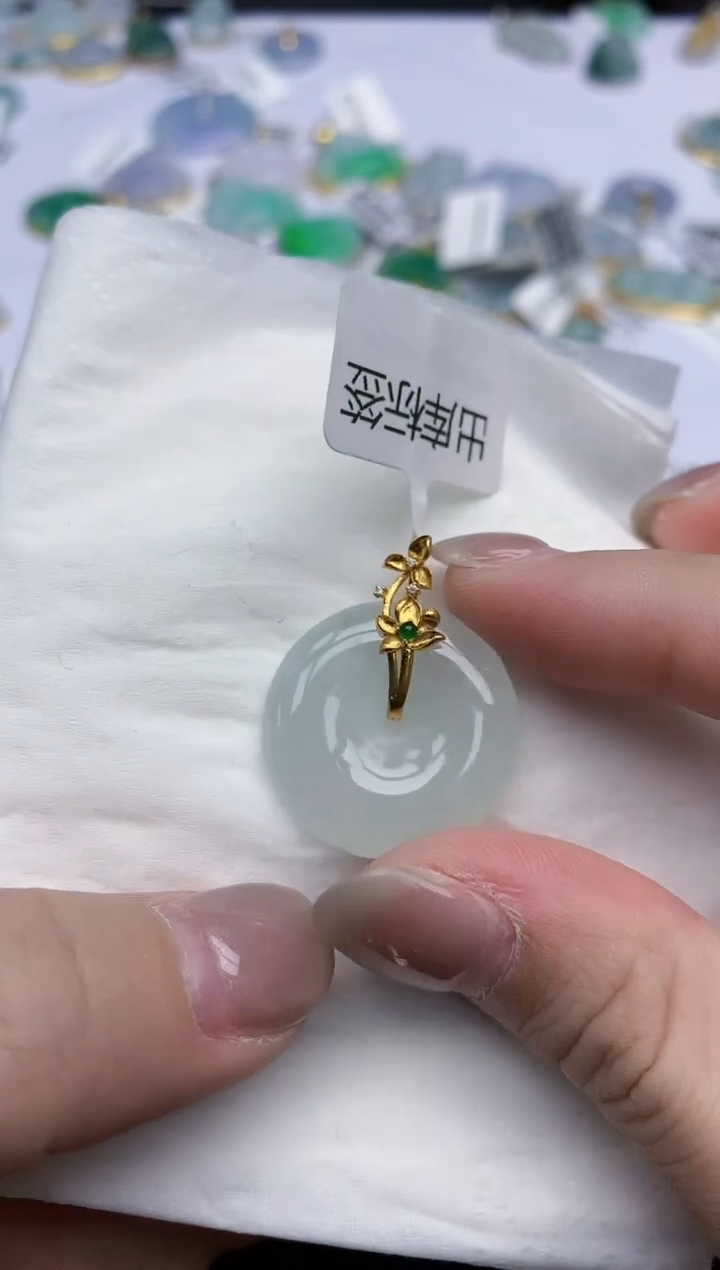 【闪购商品】翡翠颈饰18K金镶嵌天然翡翠A货