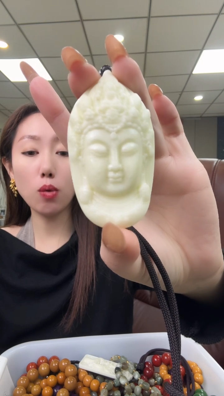 吊坠(不含链)未镶嵌透闪石质玉蓝田玉 佛头