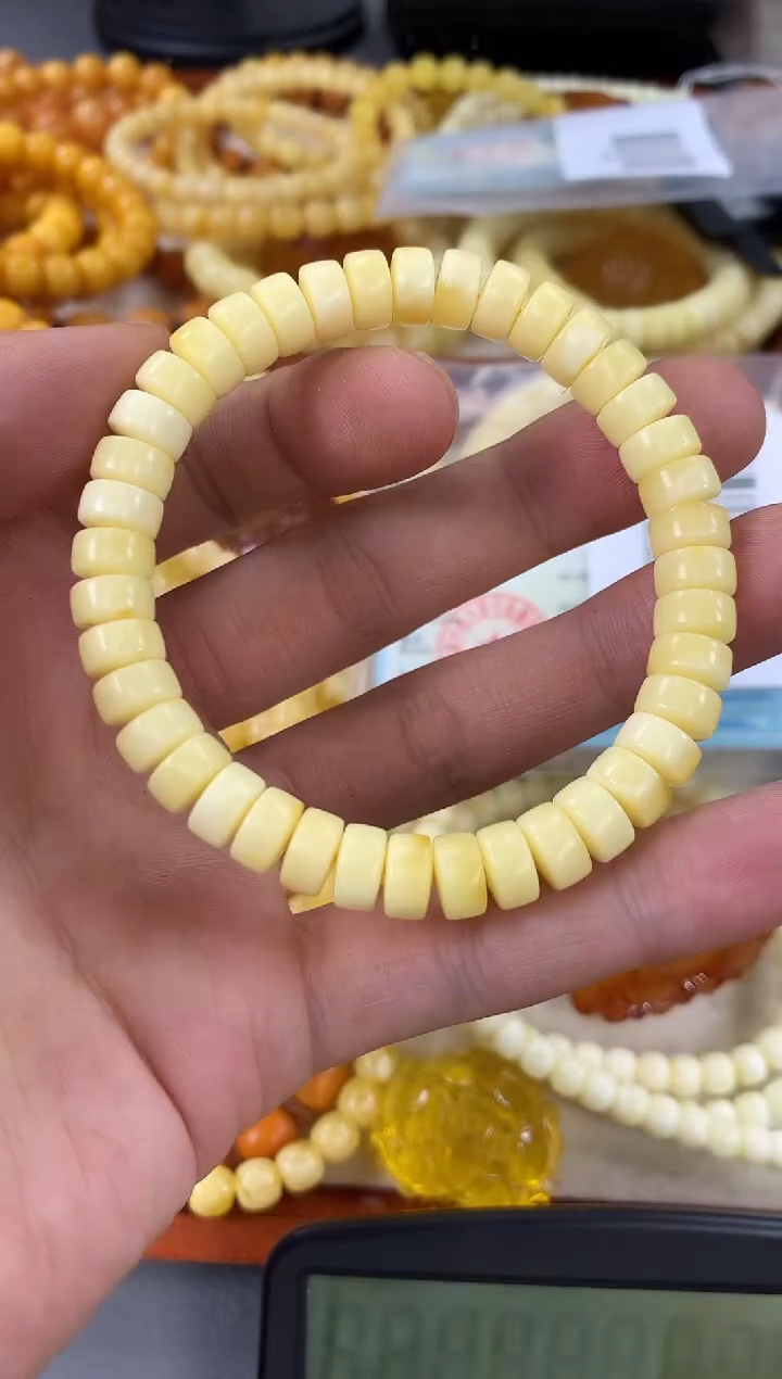 【闪购商品】琥珀裸石未镶嵌手串