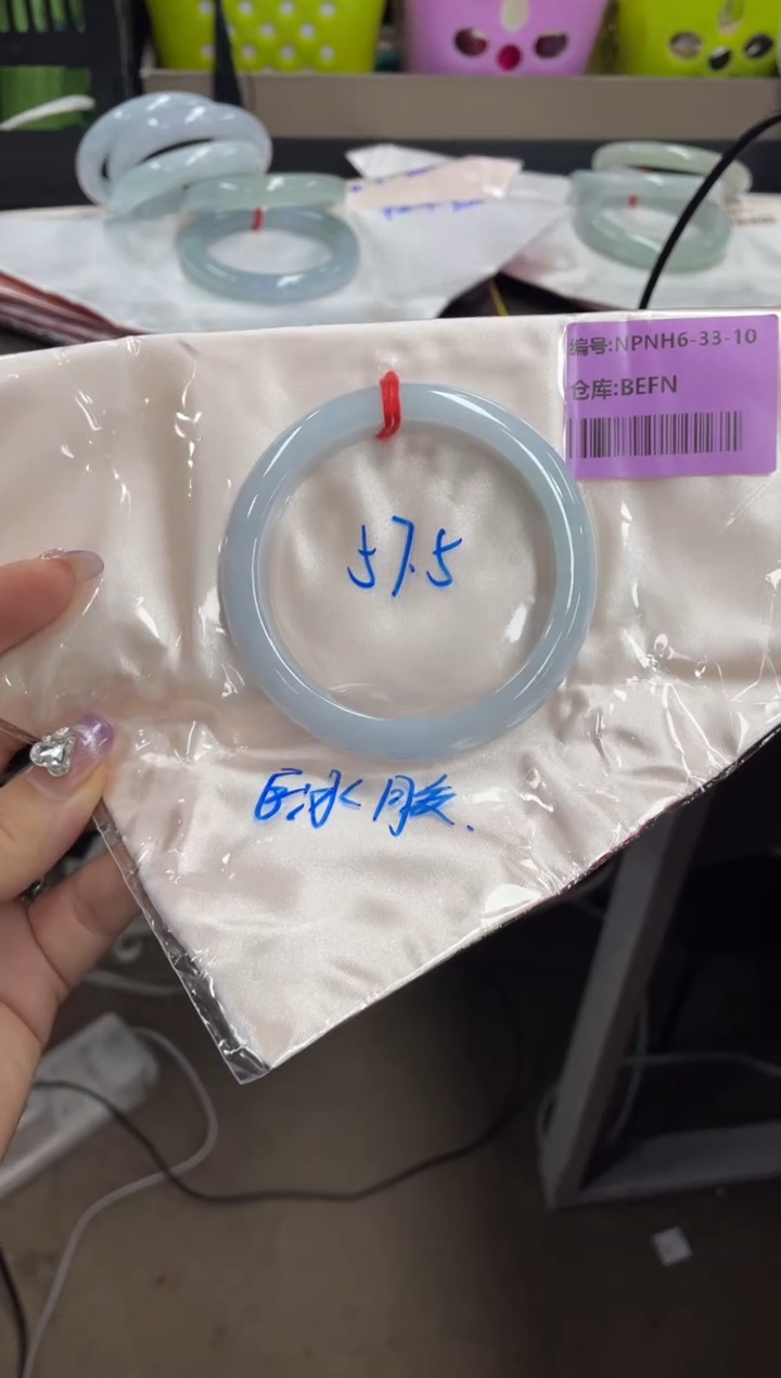 翡翠手镯未镶嵌翡翠手镯
