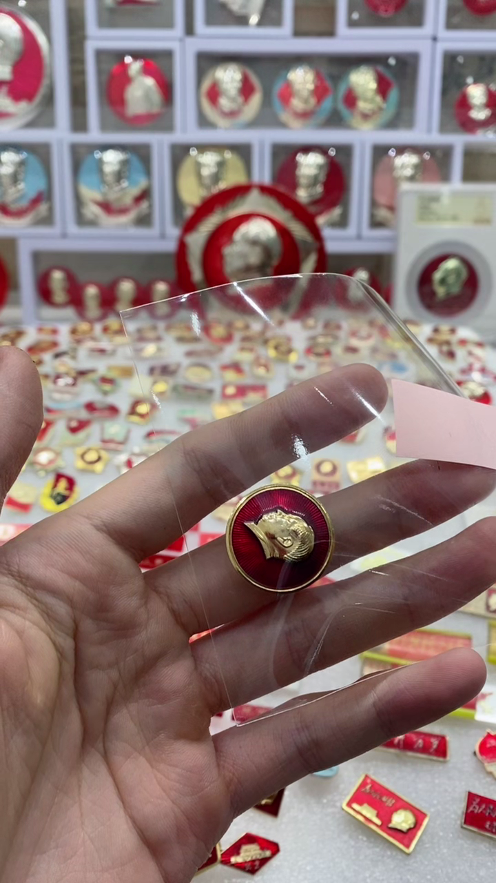 【闪购商品】其他普通金属红色纪念章  小圆章