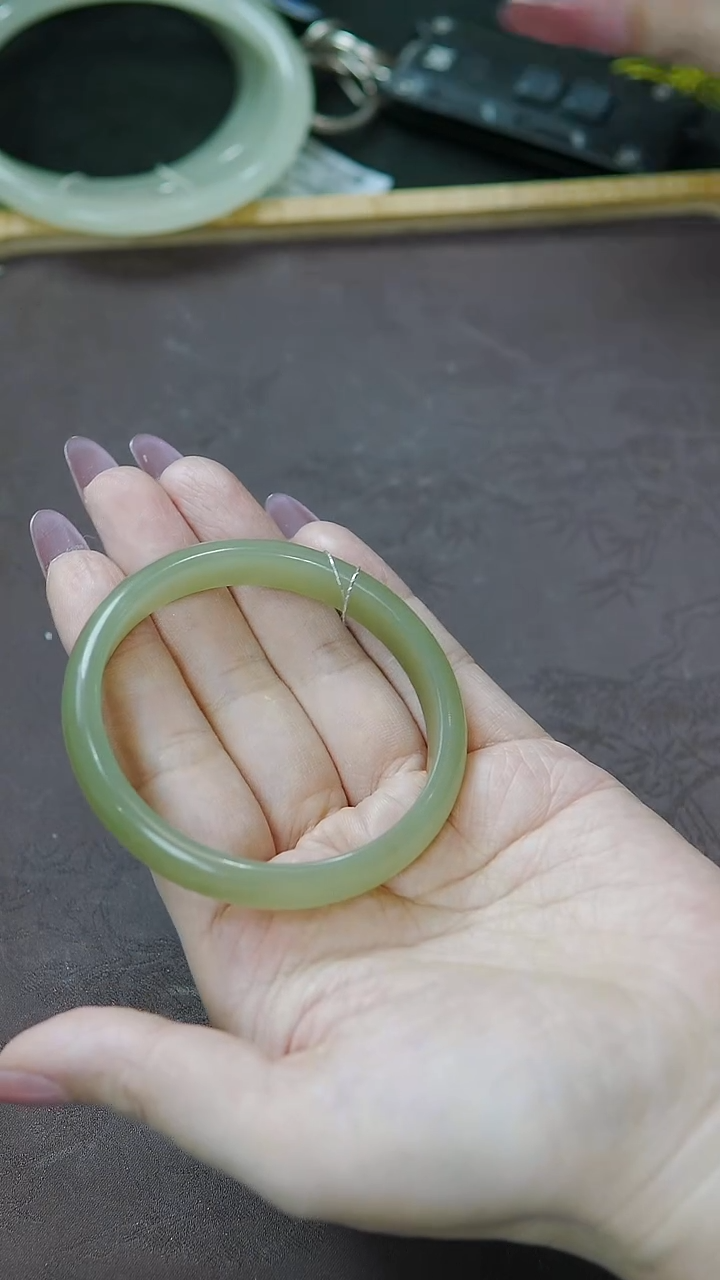 未镶嵌手镯和田玉51圈口  正装晴水手镯