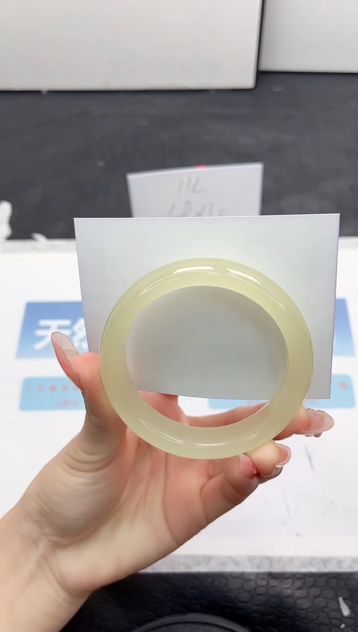 【闪购商品】石英质玉手镯未镶嵌76-56